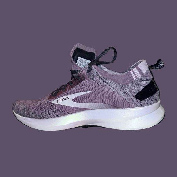 Brooks Women's Levitate 4 Blackened Pearl/Metallic/Primrose Running Shoe Size 10 - Picture 3 of 8